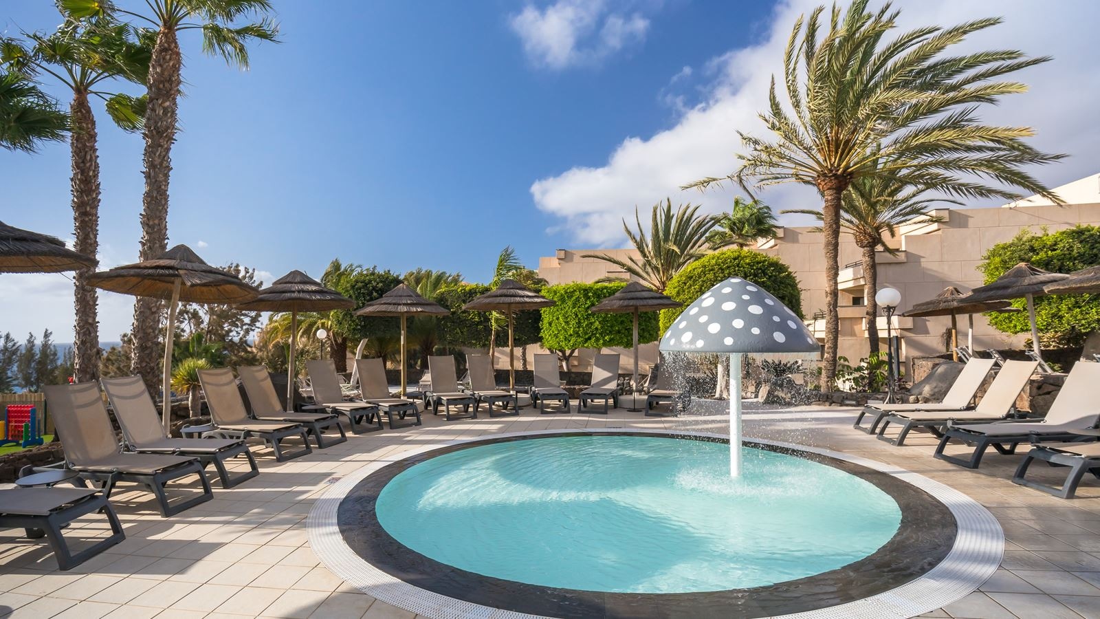 pools-outdoor-childrens-pool