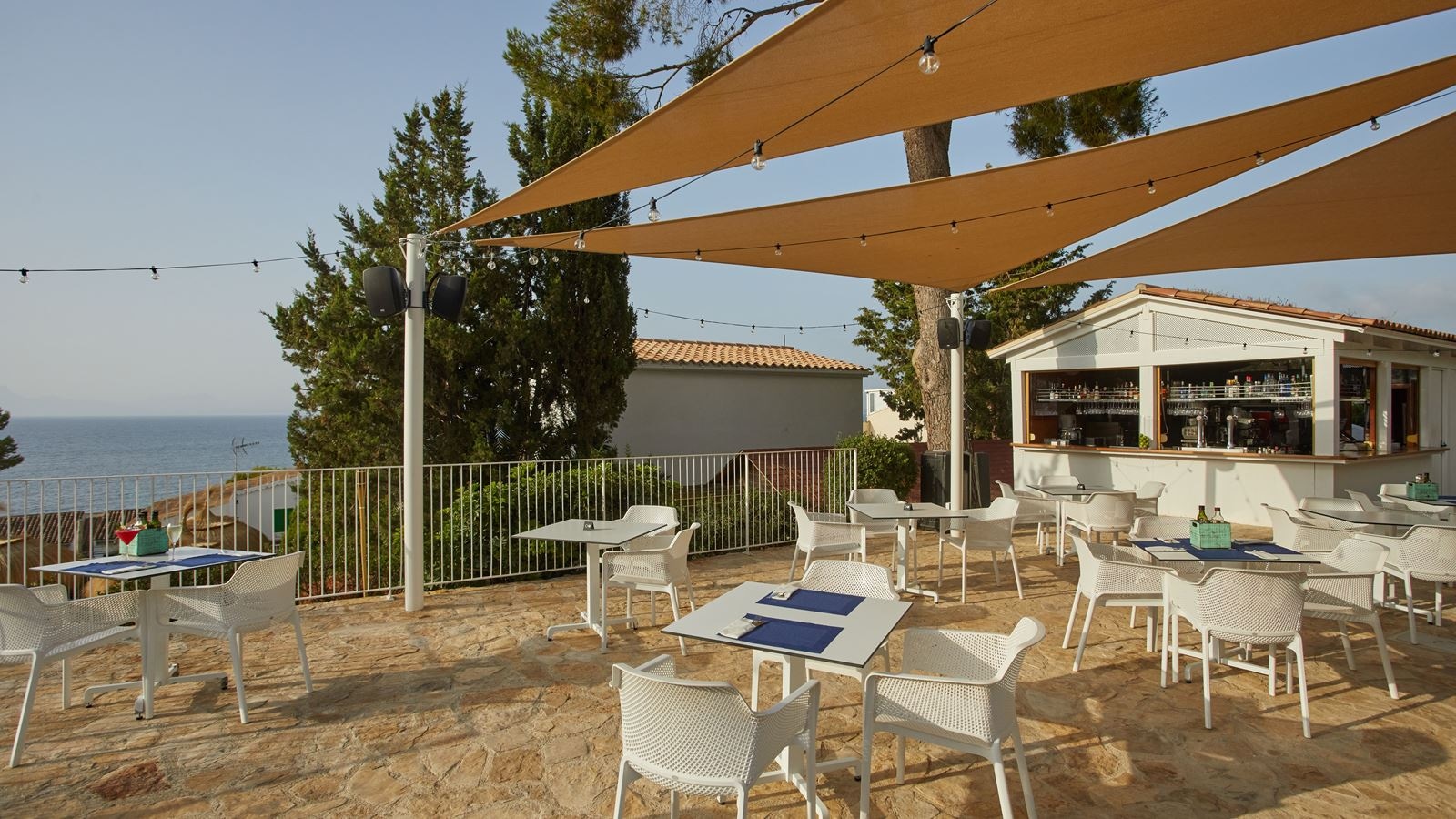 restaurants-la-plaza-snack-bar