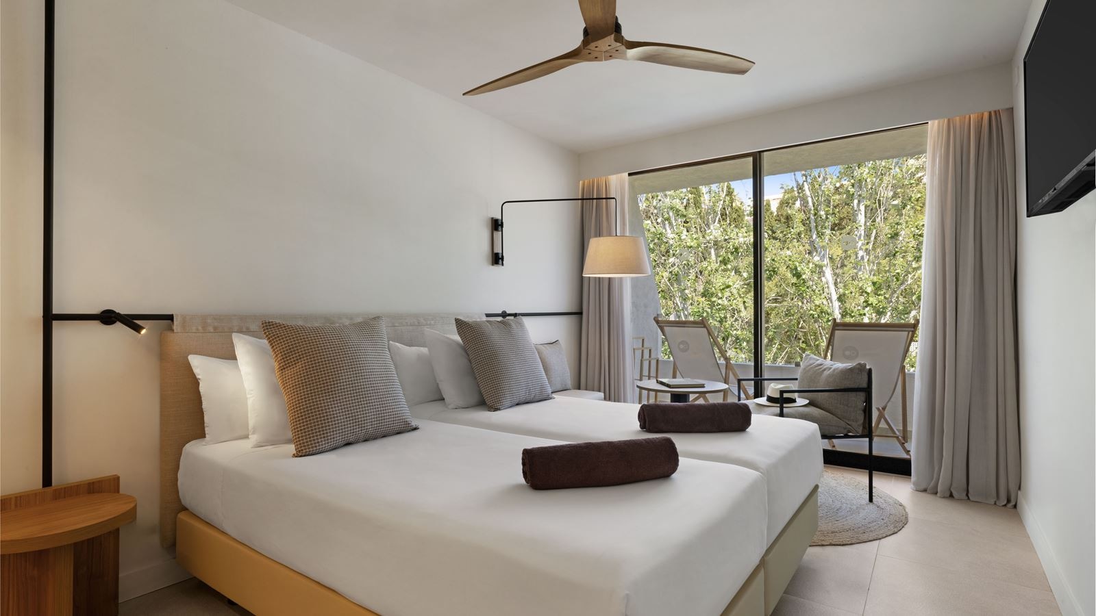 rooms-premium-room-balcony-or-terrace