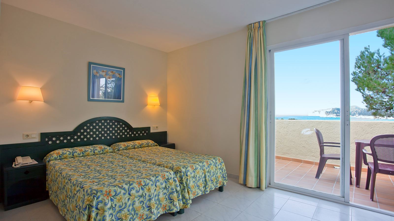 rooms-standard-apartment-balcony-or-terrace