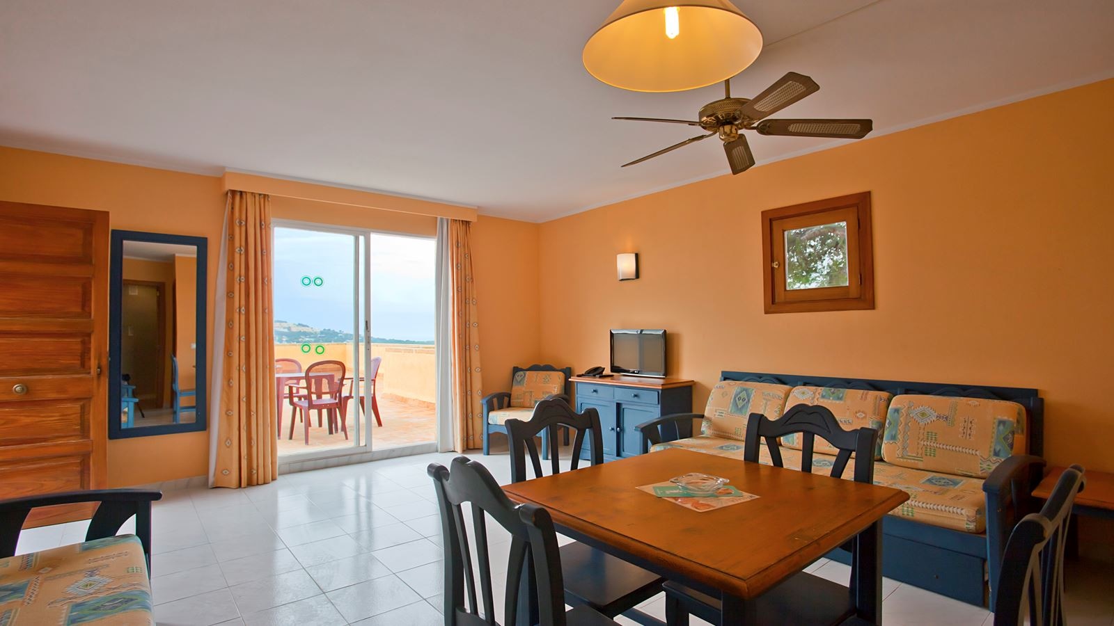 rooms-standard-apartment-balcony-or-terrace