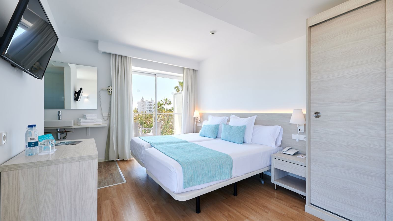 rooms-family-balcony-or-terrace