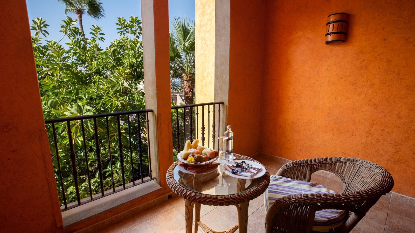 rooms-double-room-garden-view--balcony-or-terrace