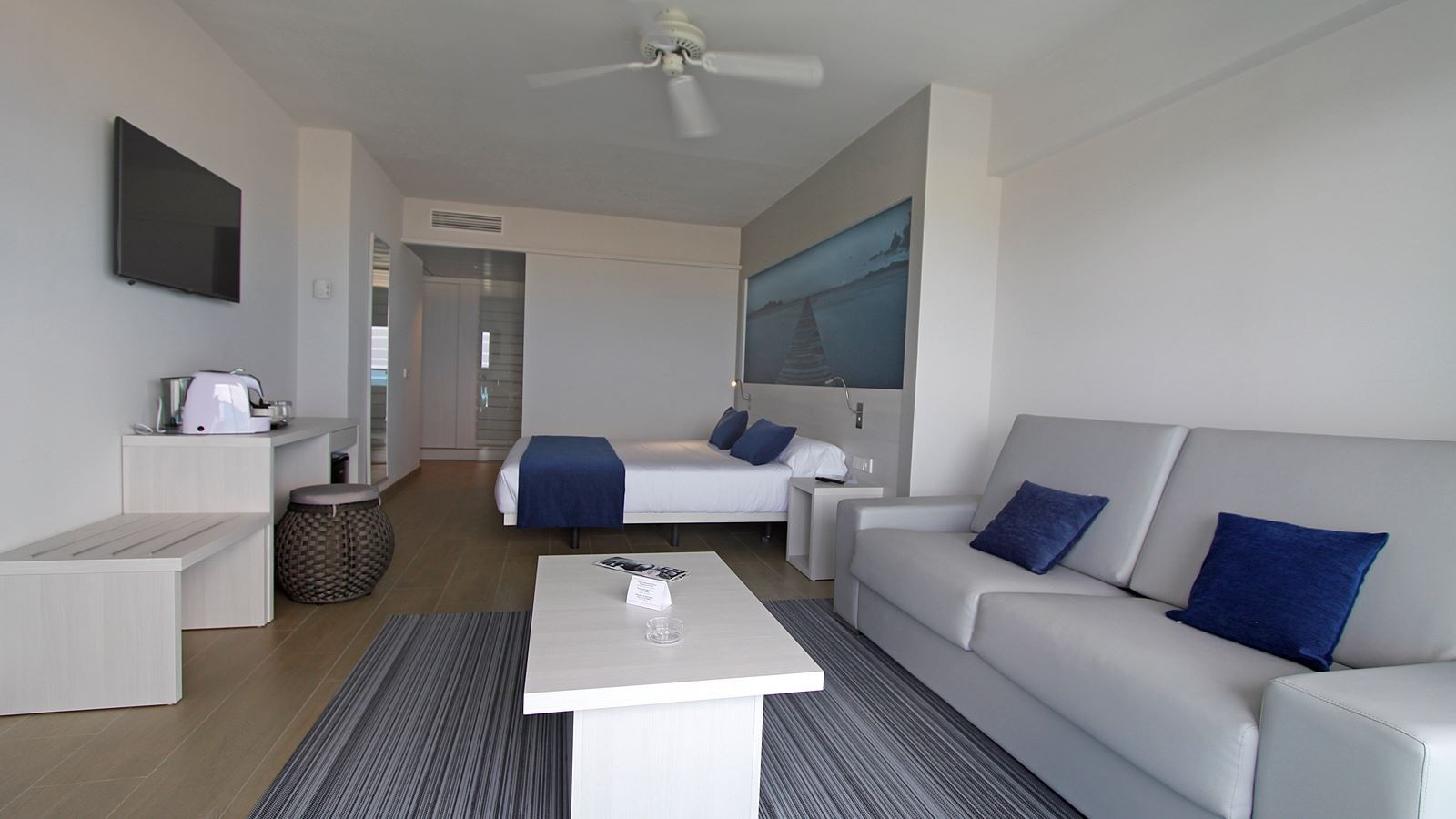 rooms-junior-suite-triple-sea-view