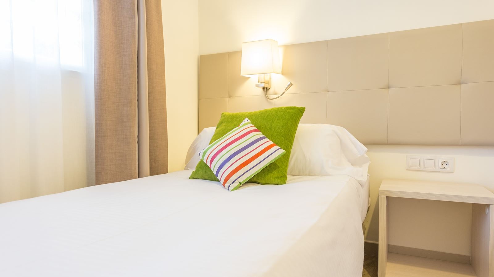 rooms-apartment--balcony-or-terrace