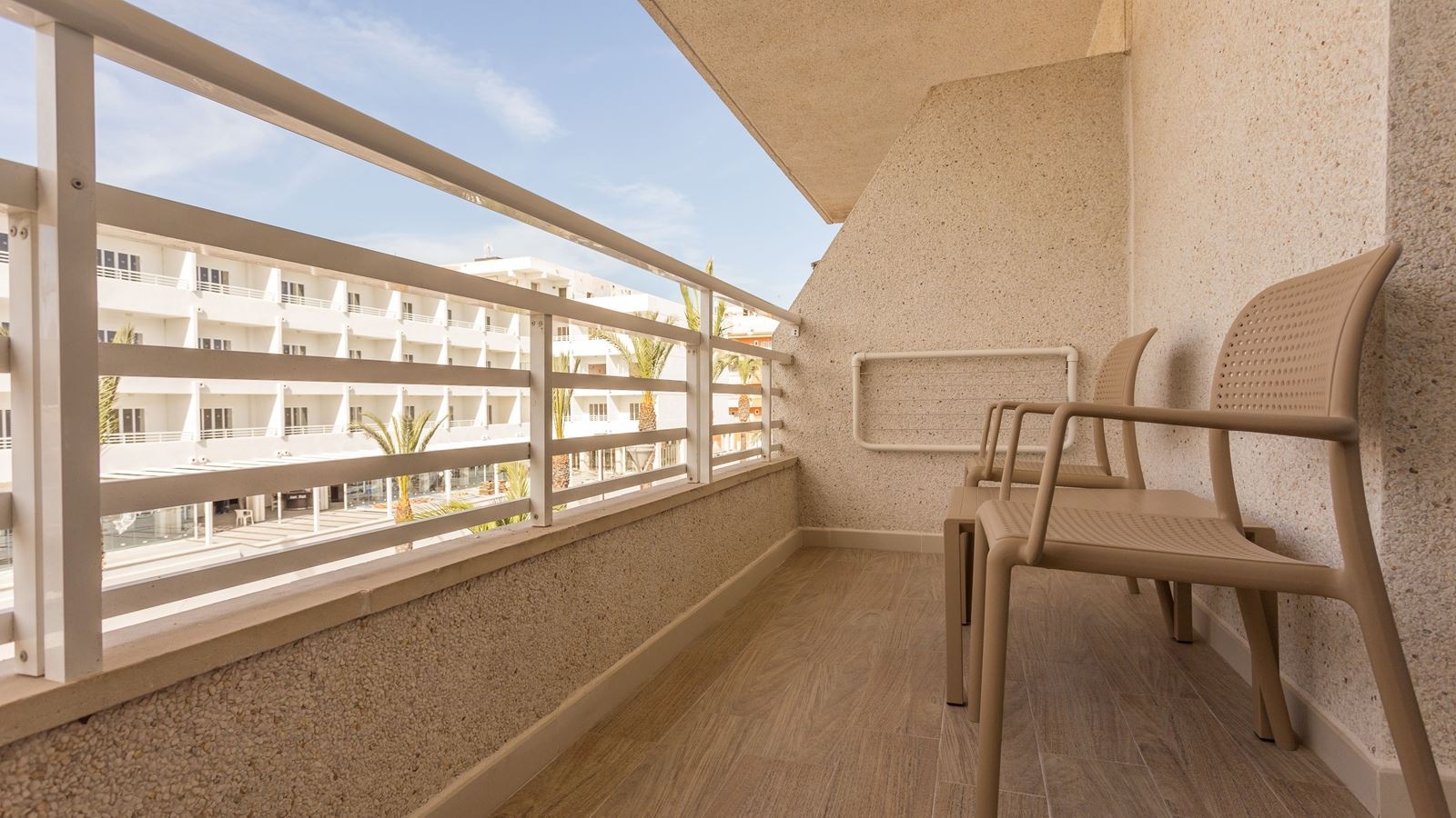 rooms-apartment--balcony-or-terrace