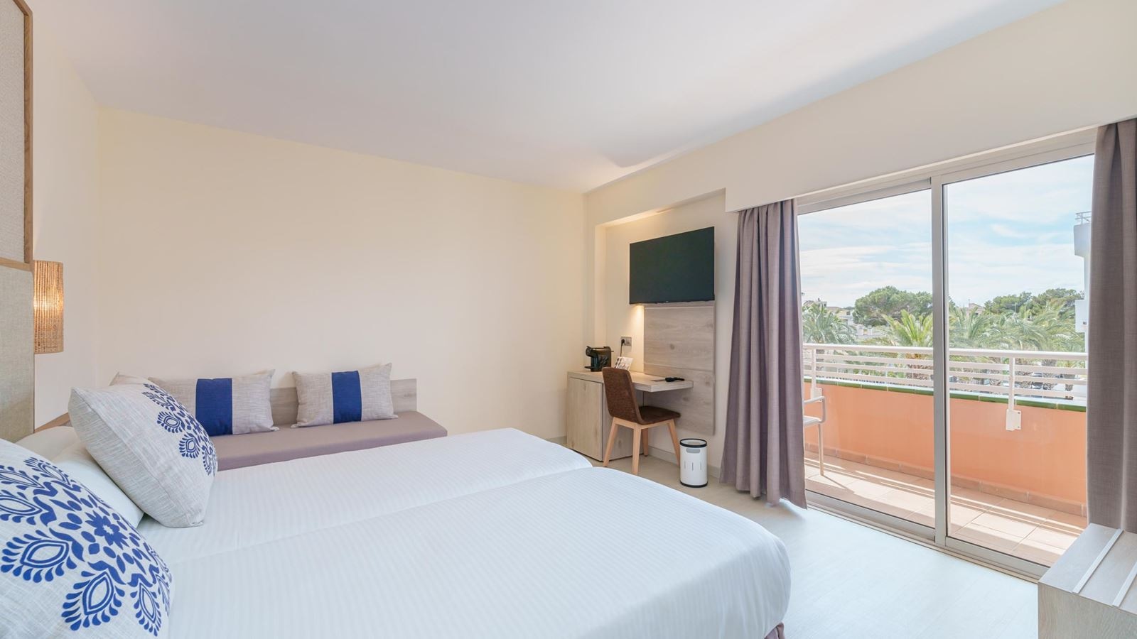 rooms-double--balcony-or-terrace