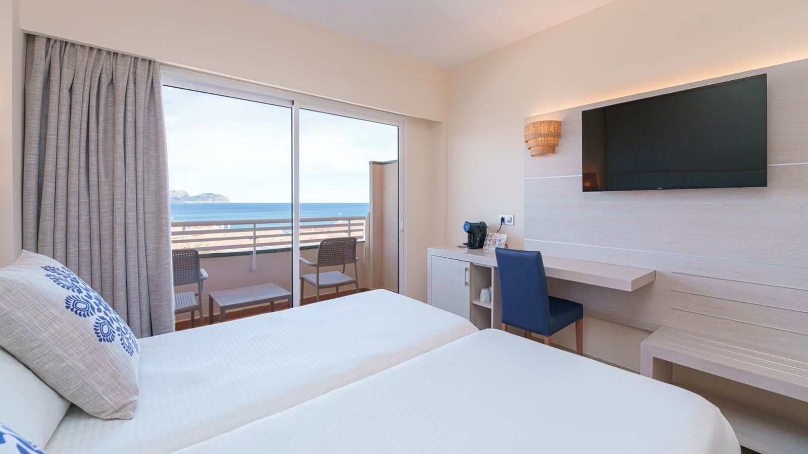 rooms-double-seaview--balcony-or-terrace