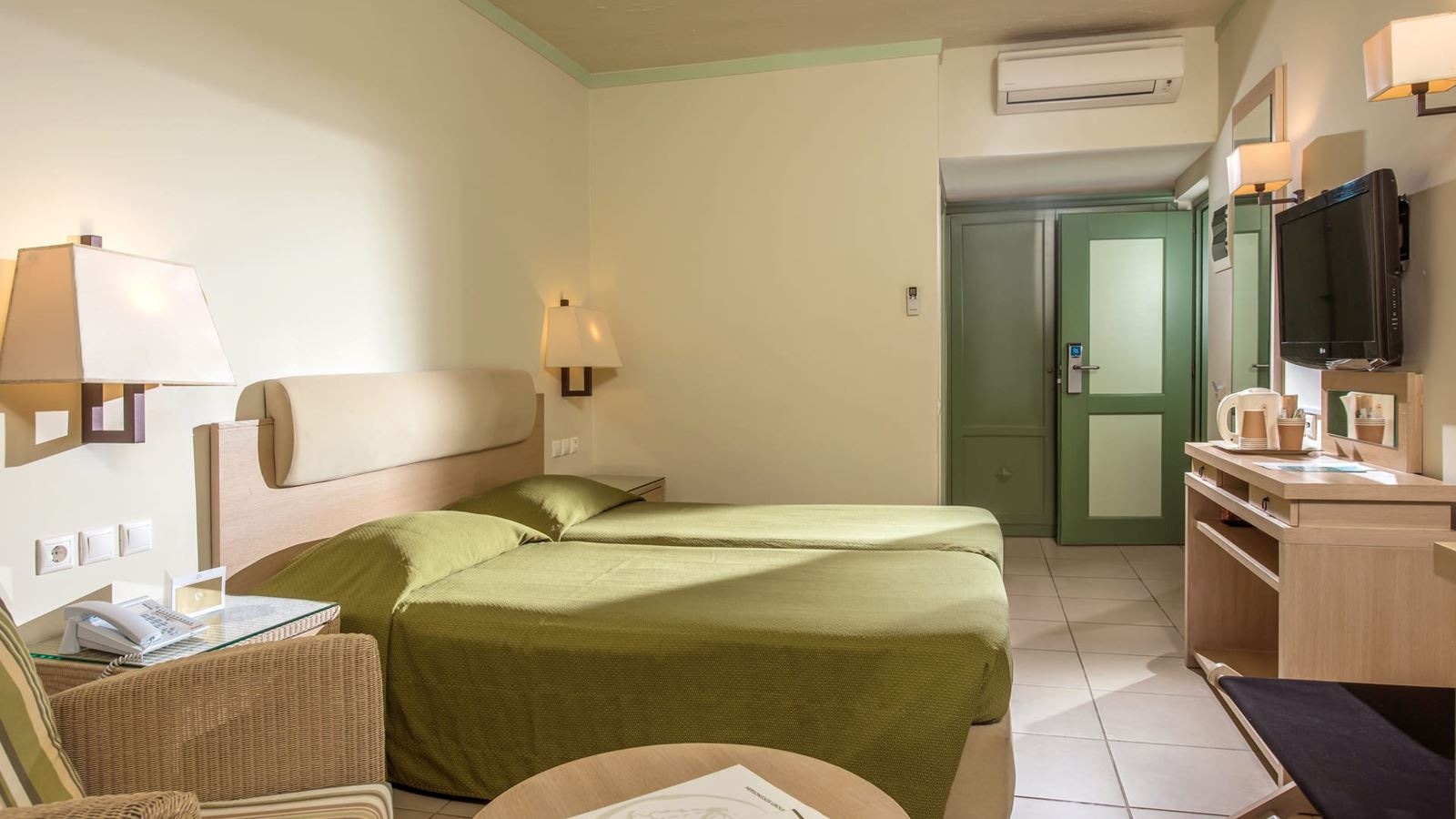 rooms-double-room-balcony-or-terrace