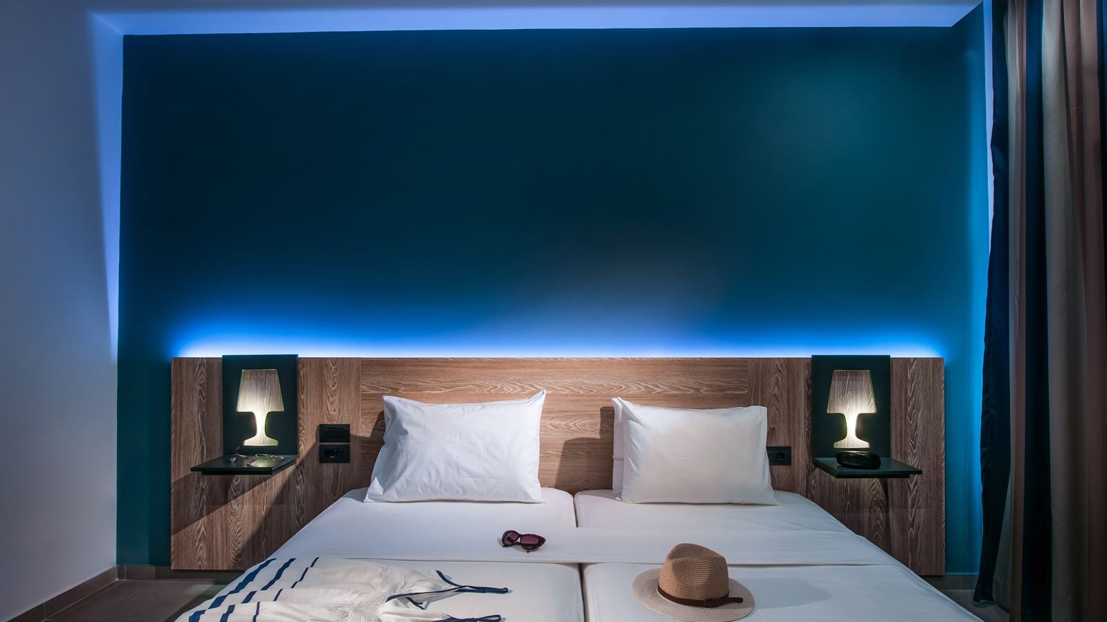 rooms-room-standard-side-sea-view