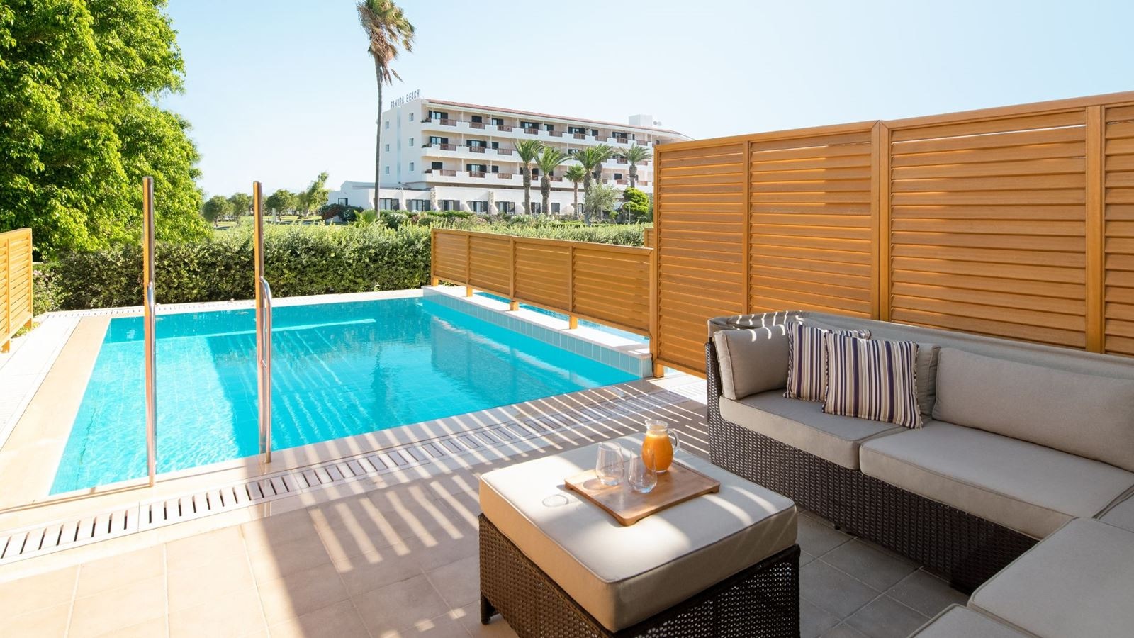 rooms-family-private-pool