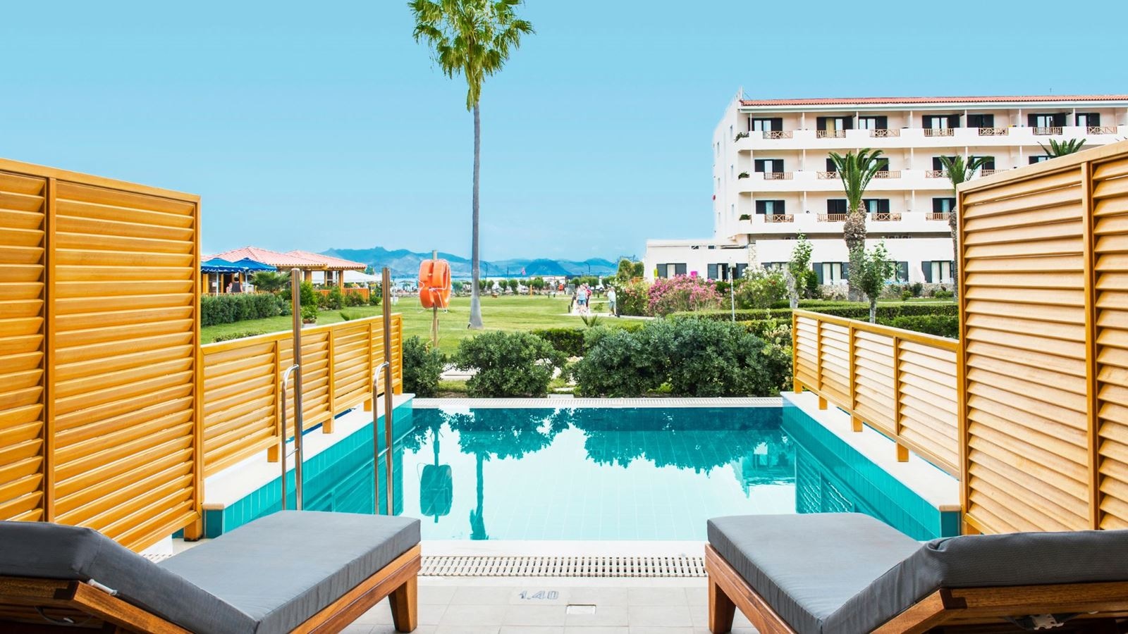 rooms-family-private-pool