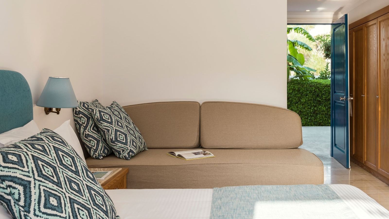 rooms-double-pool-view