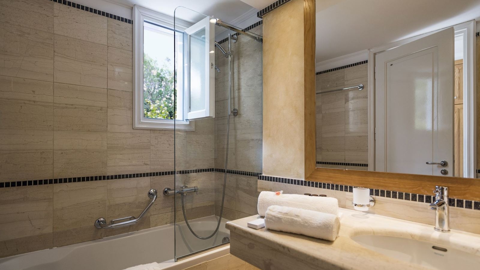 rooms-standard-single-use-room