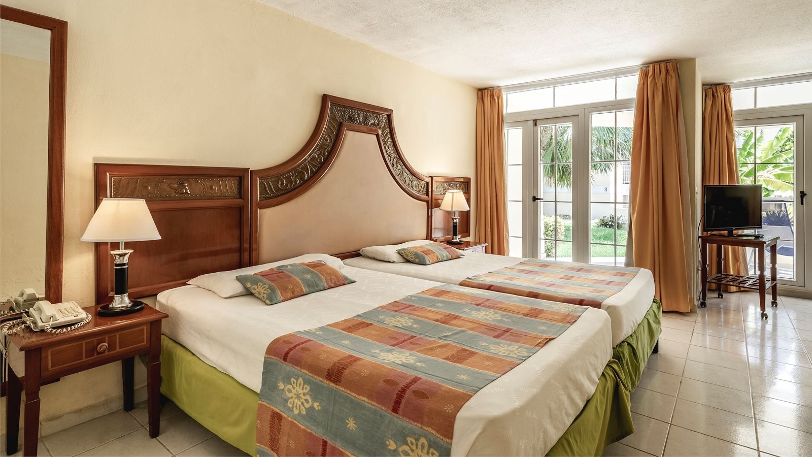 rooms-suite-garden-view