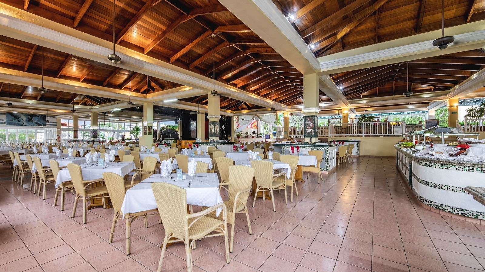 restaurants-jimmys-buffet