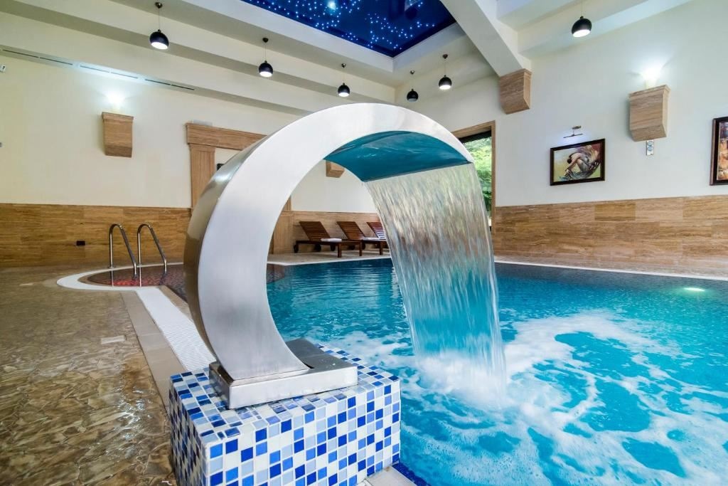 pools-indoor-pool
