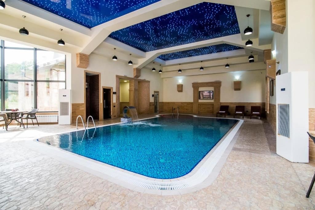 pools-indoor-pool