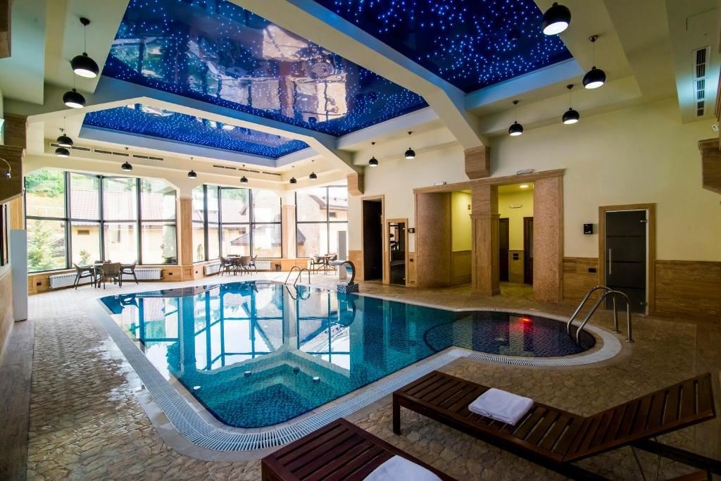 pools-indoor-pool