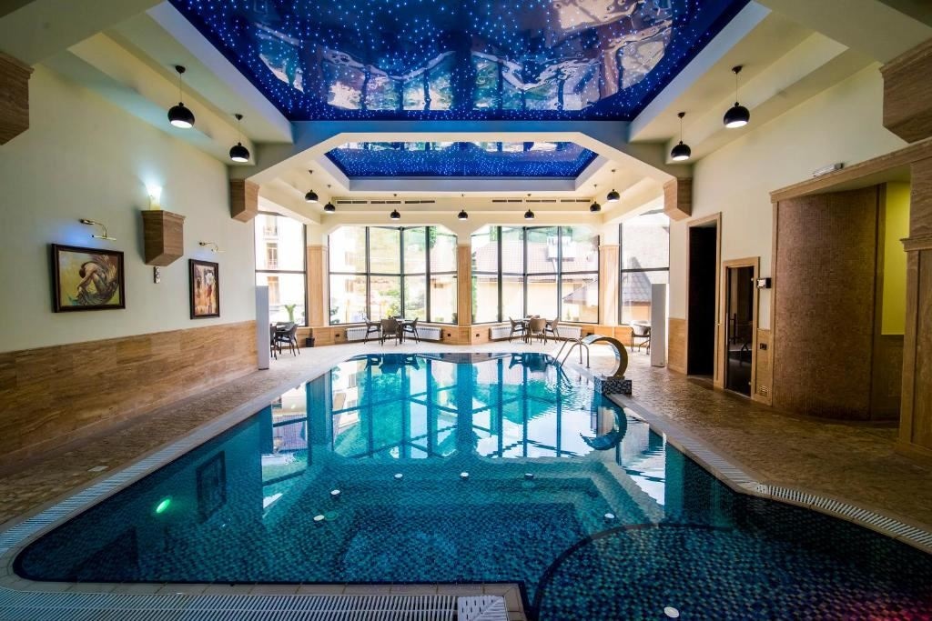 pools-indoor-pool