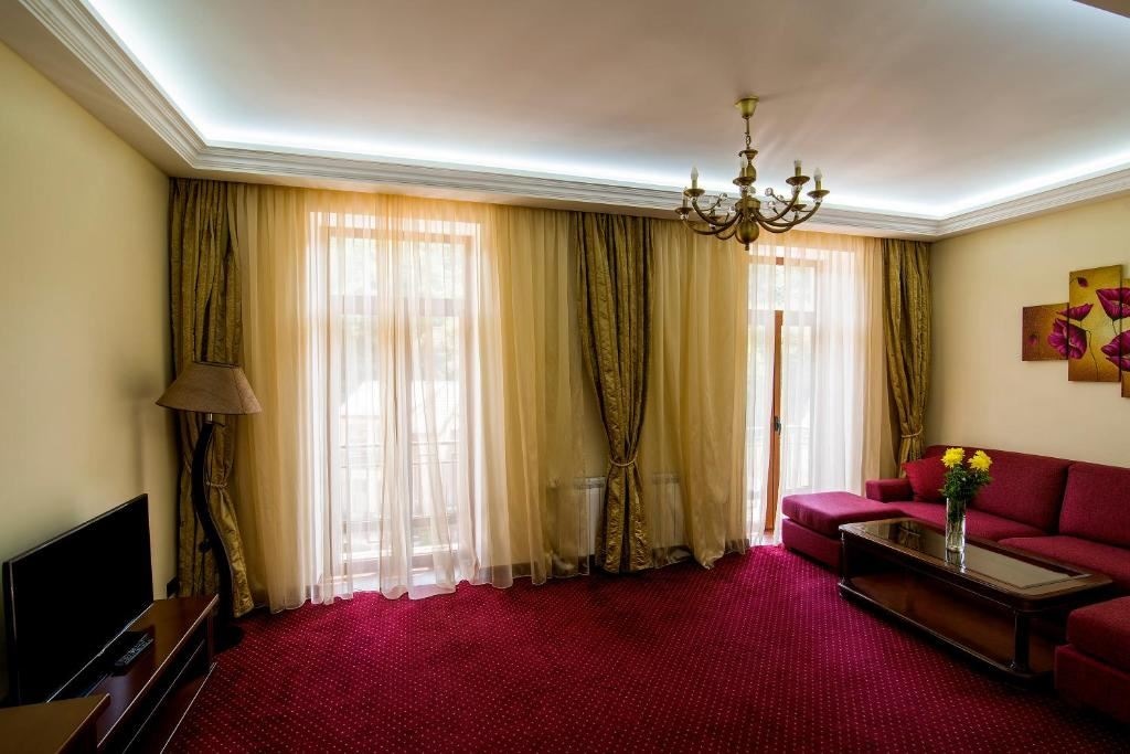 rooms-room-luxe-triple