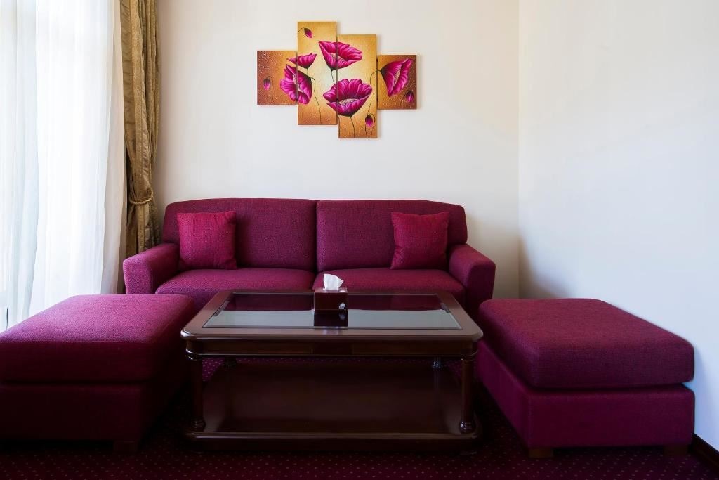 rooms-room-luxe-triple