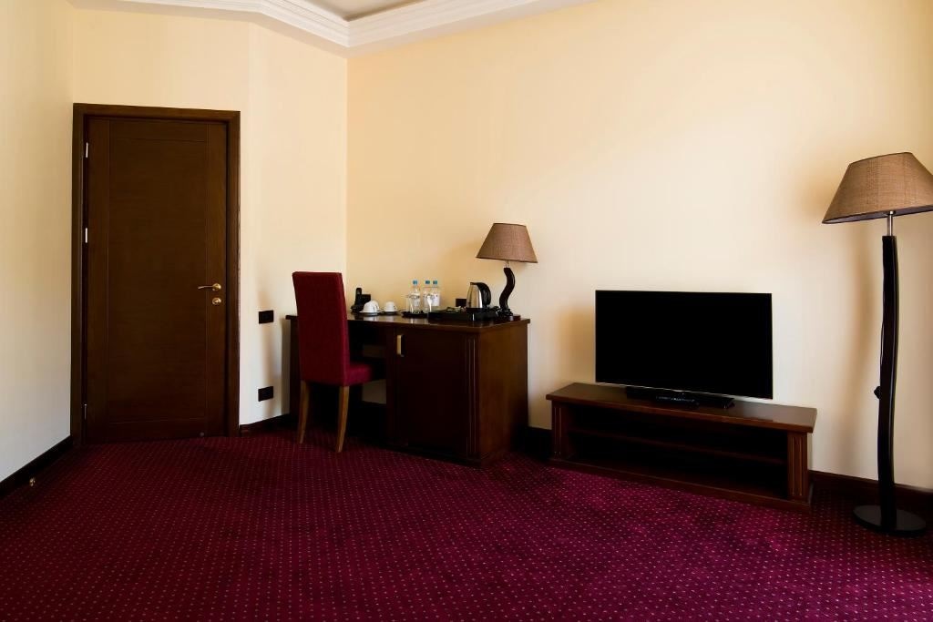 rooms-room-luxe-triple