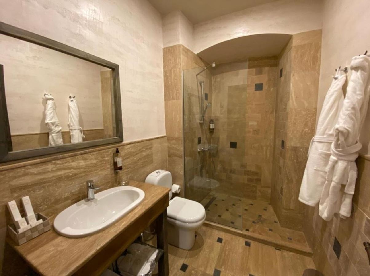 rooms-family-suit-with-balcony-dbl