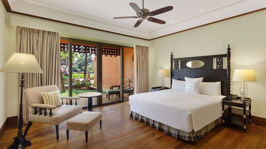 rooms-pool-view-room