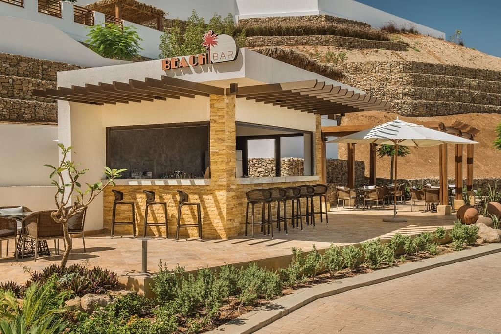 bars-swim-up-pool-bar