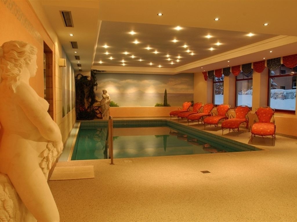 pools-outdoor--indoor-pool