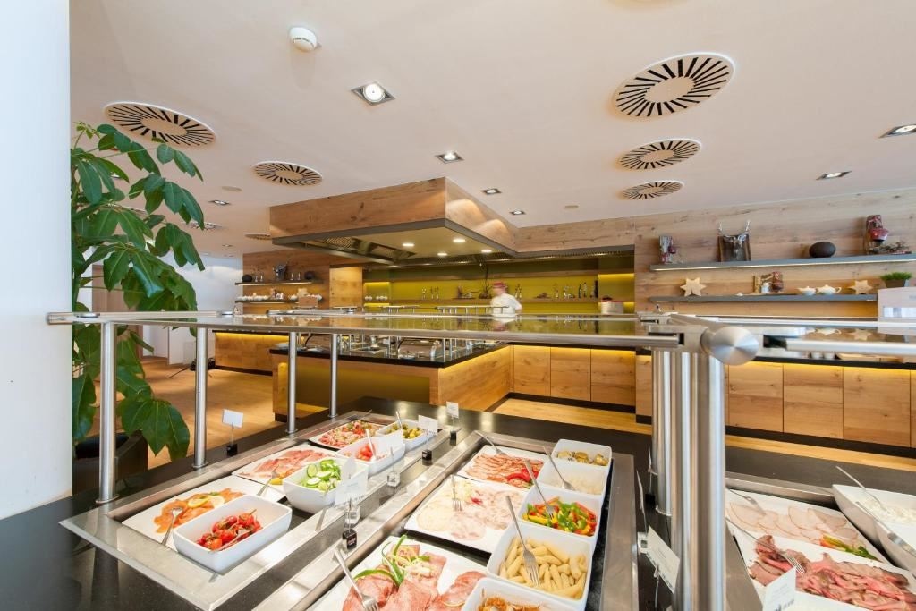 restaurants-restaurant