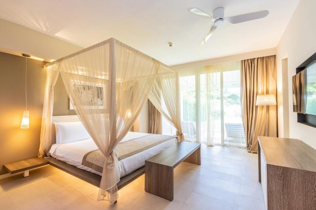 rooms-junior-suite-swimup