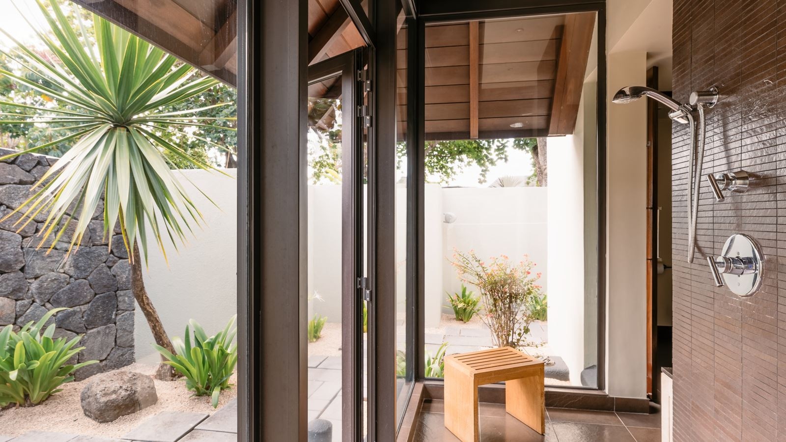 rooms-garden-pool-villa