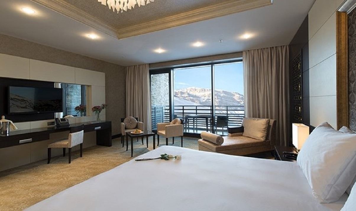 rooms-deluxe-room-mountain-view