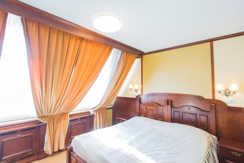 rooms-double-twin-standard-room