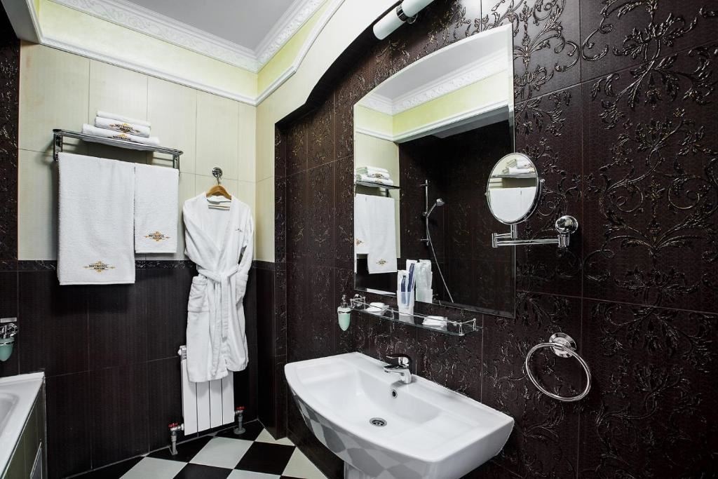 rooms-suite-business