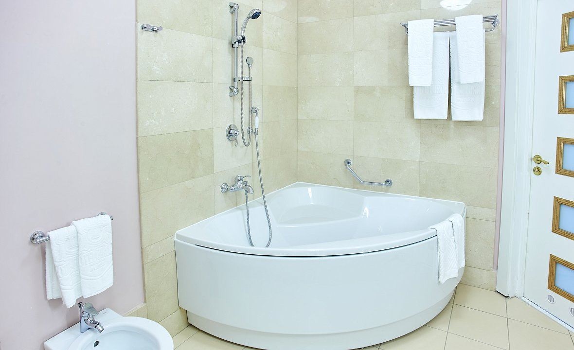 rooms-business-suite-city-hall-view