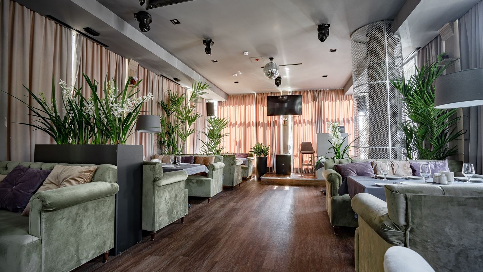 restaurants-restaurant