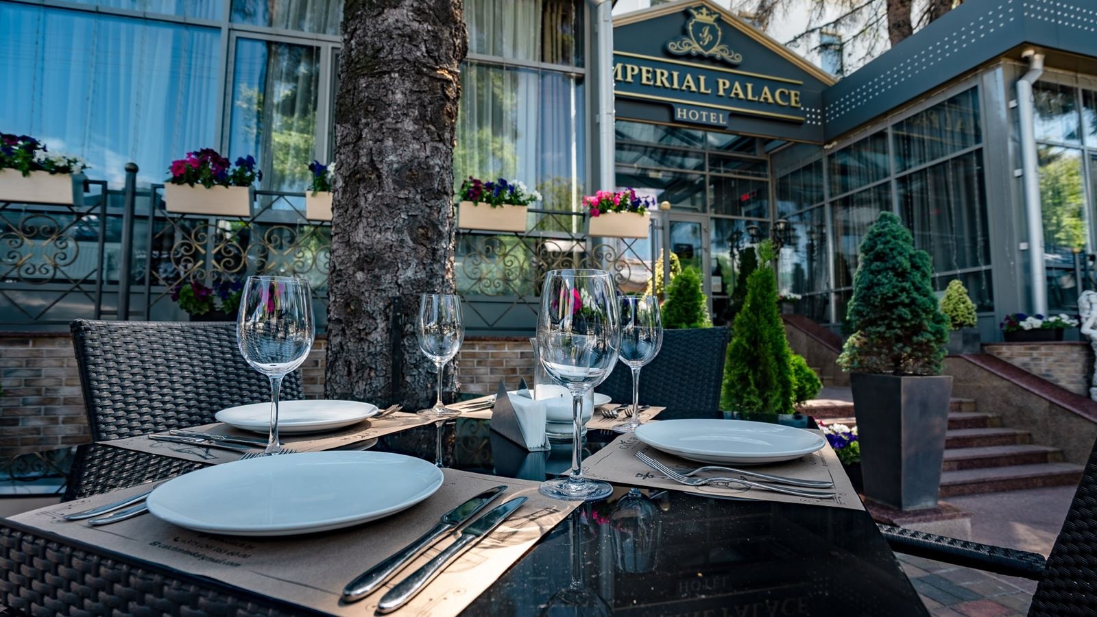 restaurants-restaurant