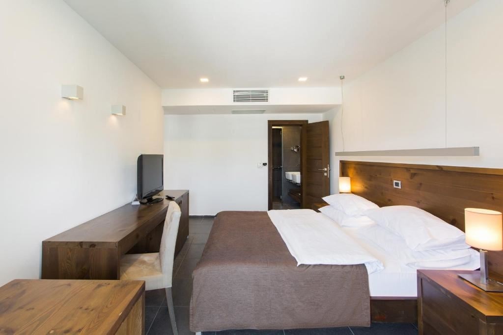 rooms-superior-room-side-sea-view