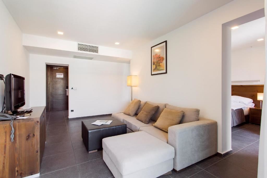 rooms-superior-room-side-sea-view