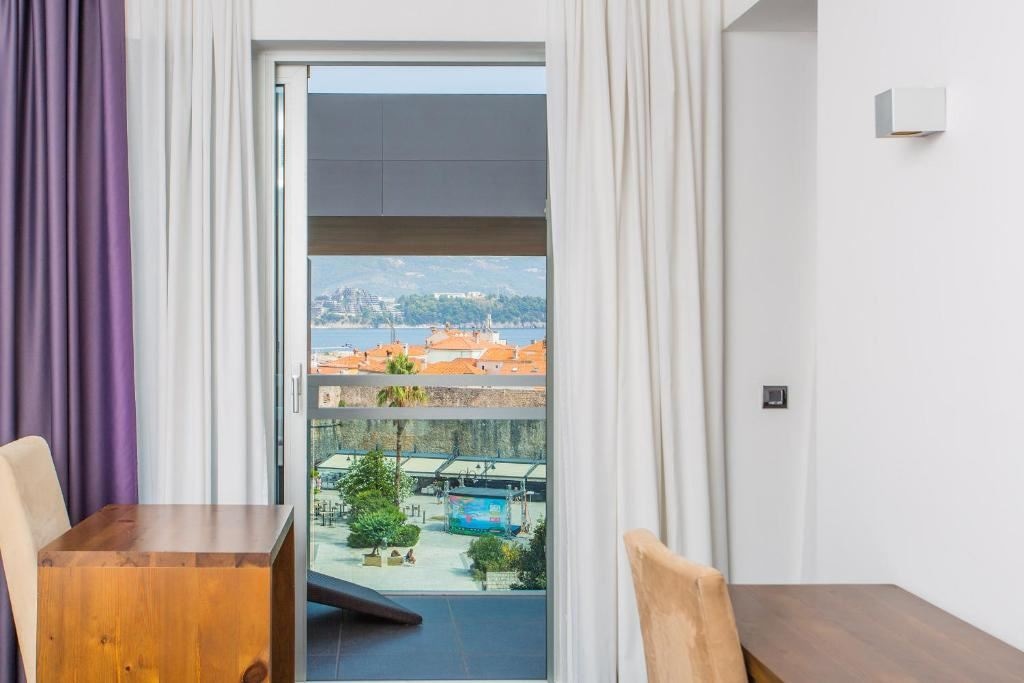 rooms-superior-room-side-sea-view