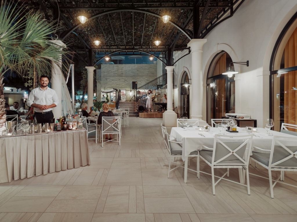 restaurants-restaurant