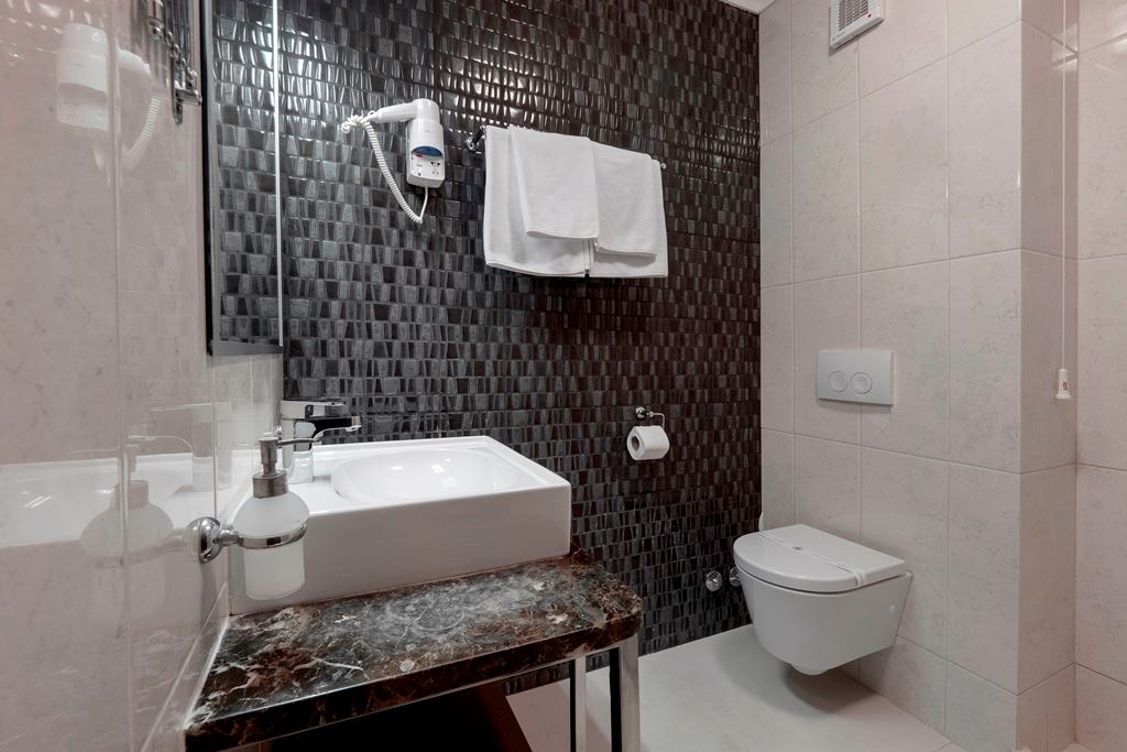 rooms-double-room-main-building