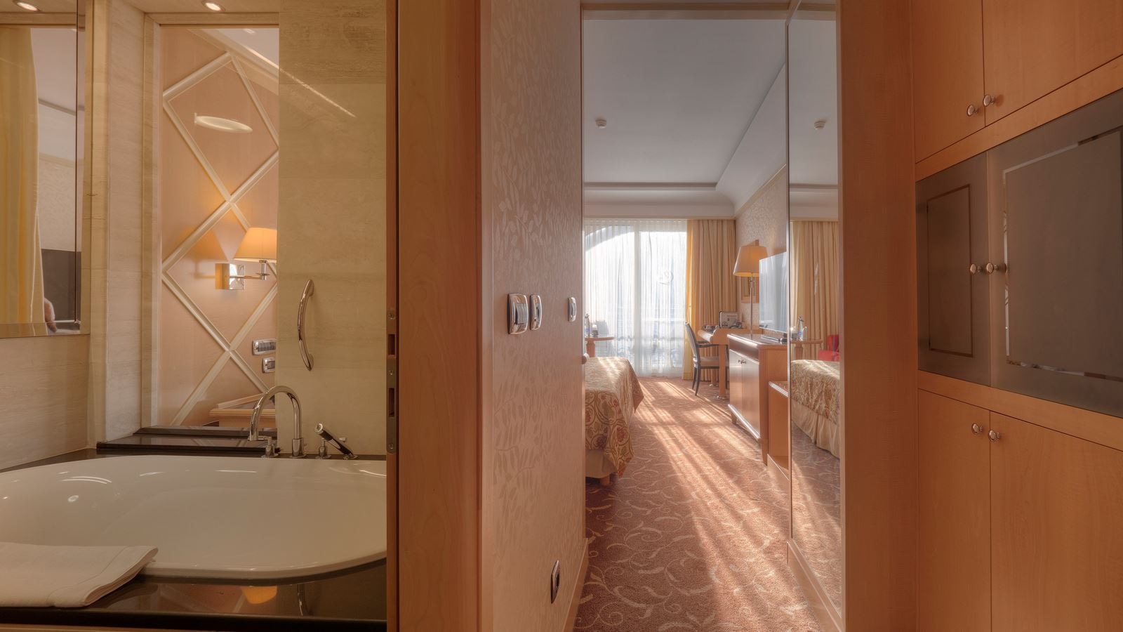 rooms-superior-room-pool-view