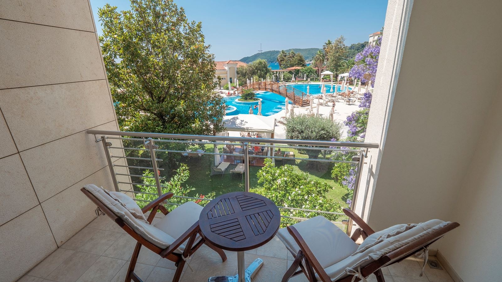 rooms-superior-room-pool-view