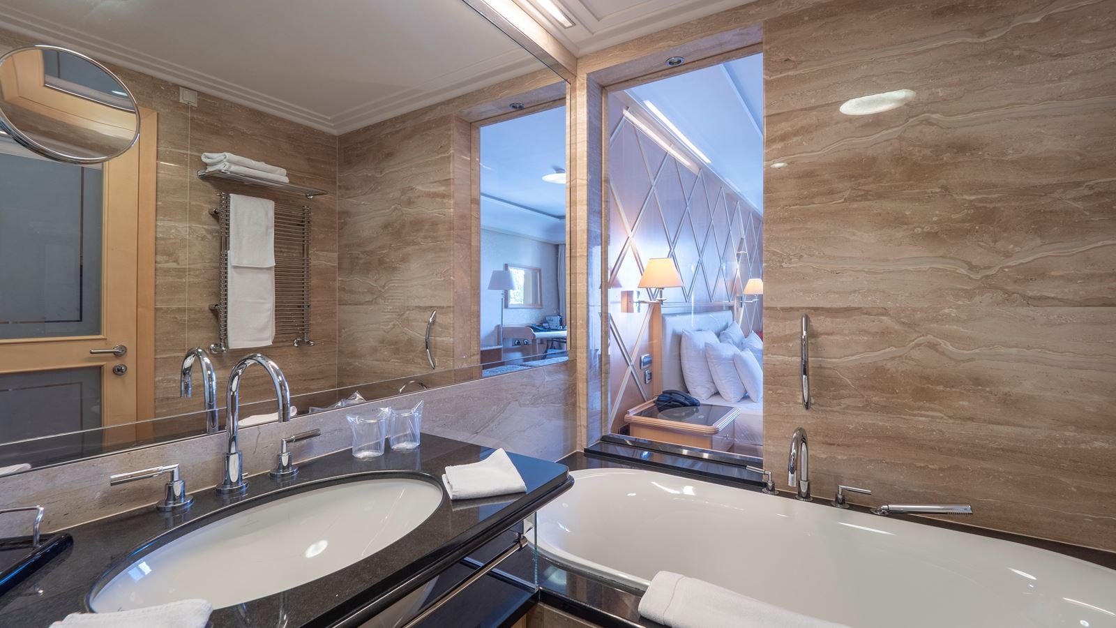 rooms-superior-room-pool-view