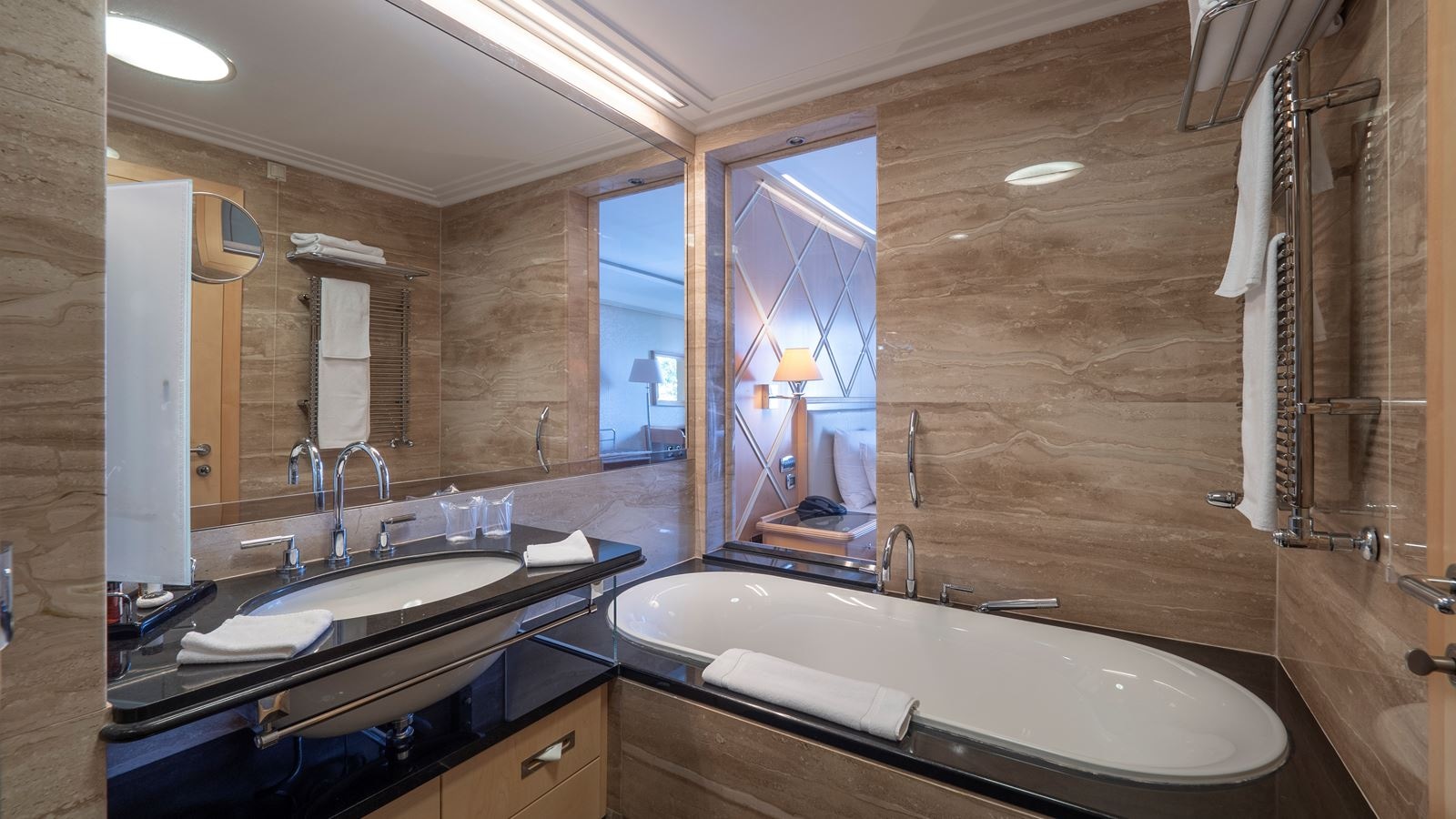 rooms-superior-room-pool-view