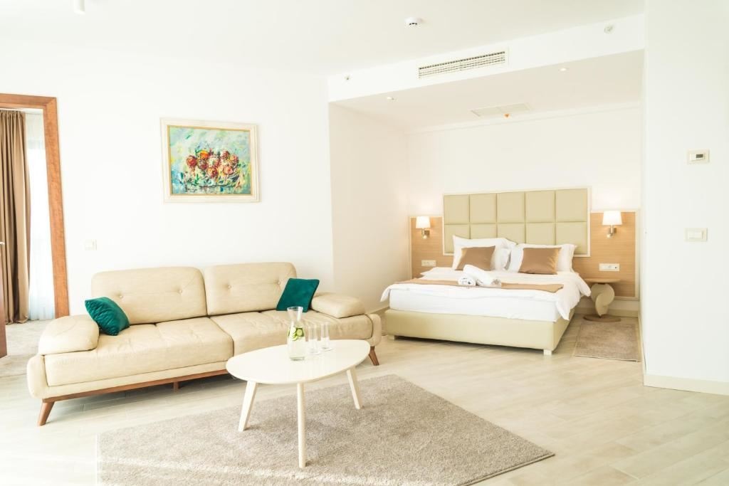 rooms-deluxe-apartment-sea-view